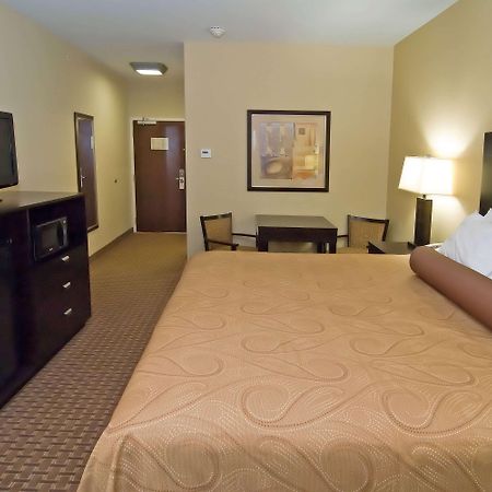 Best Western Bastrop Pines Inn Bilik gambar